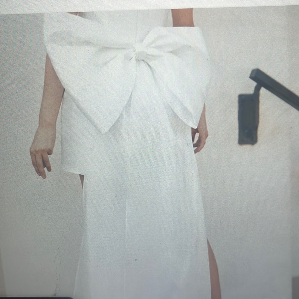 UNTAMED PETALS BRIDAL SIZE 6 LIKE NEW- LARGE BOW FRANKIE DRESS